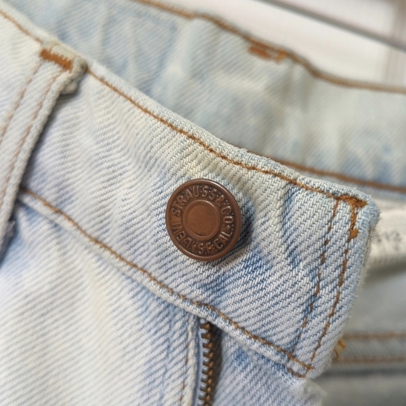 Levi's 90's Vintage 512 Light Wash High Waisted Slim Fit Tapered Leg Mom Jeans 5 - Picture 10 of 16